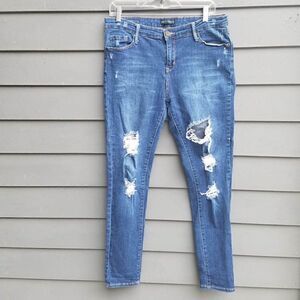 Pretty Perfect Distressed Juniors Jeans size 13/31